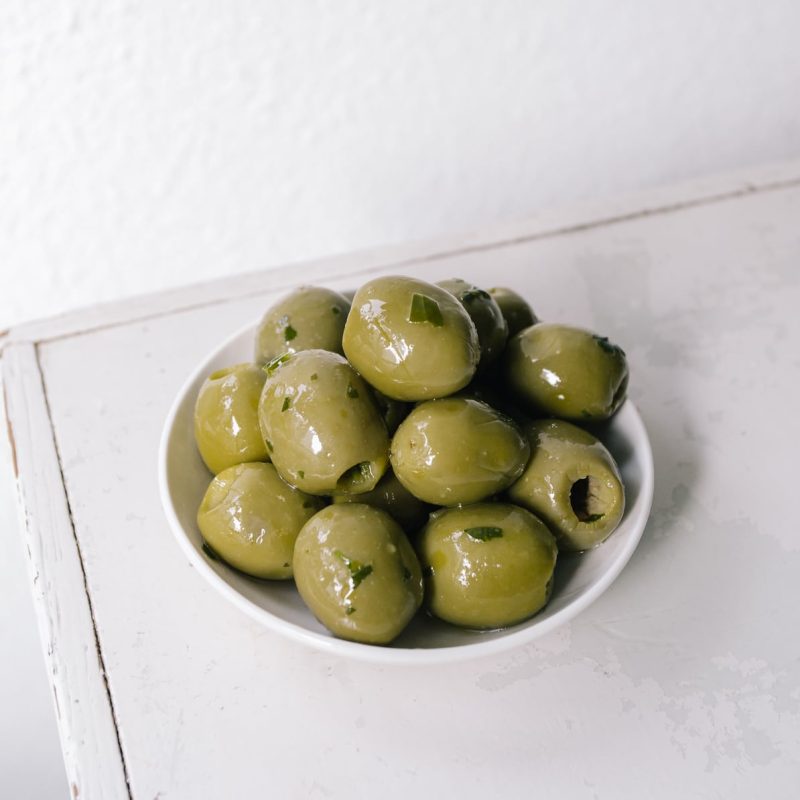 Gemarineerde olijven met knoflook | Olives & More