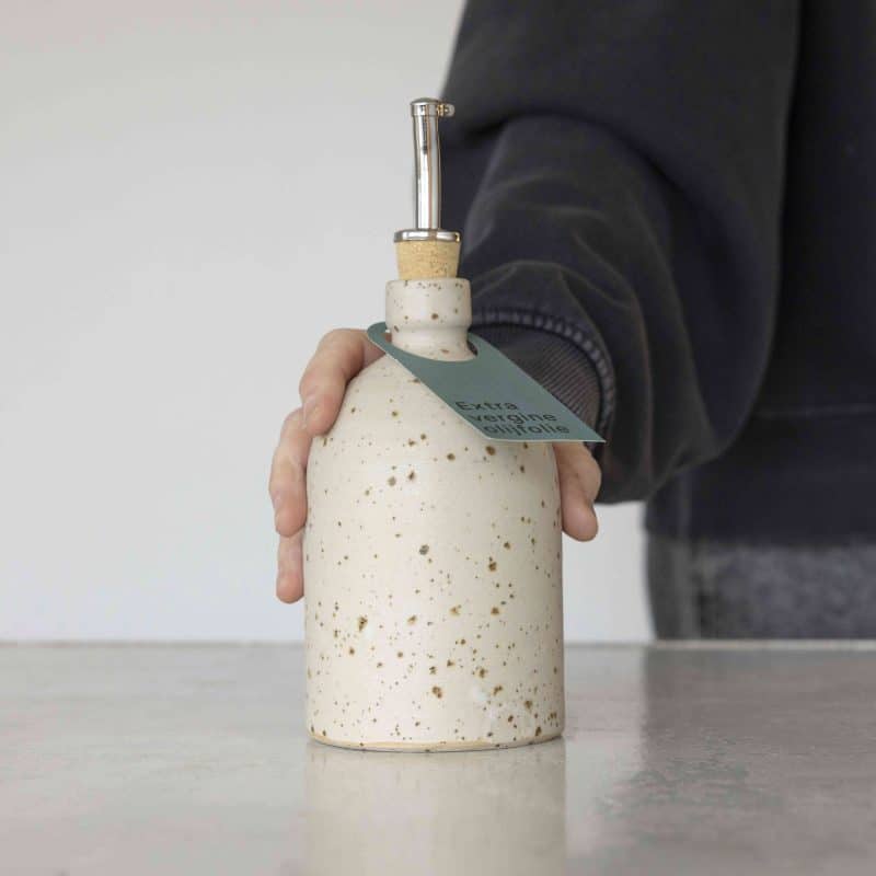 Handgemaakte olijfoliefles | Sensitive Boy Ceramics - Afbeelding 3